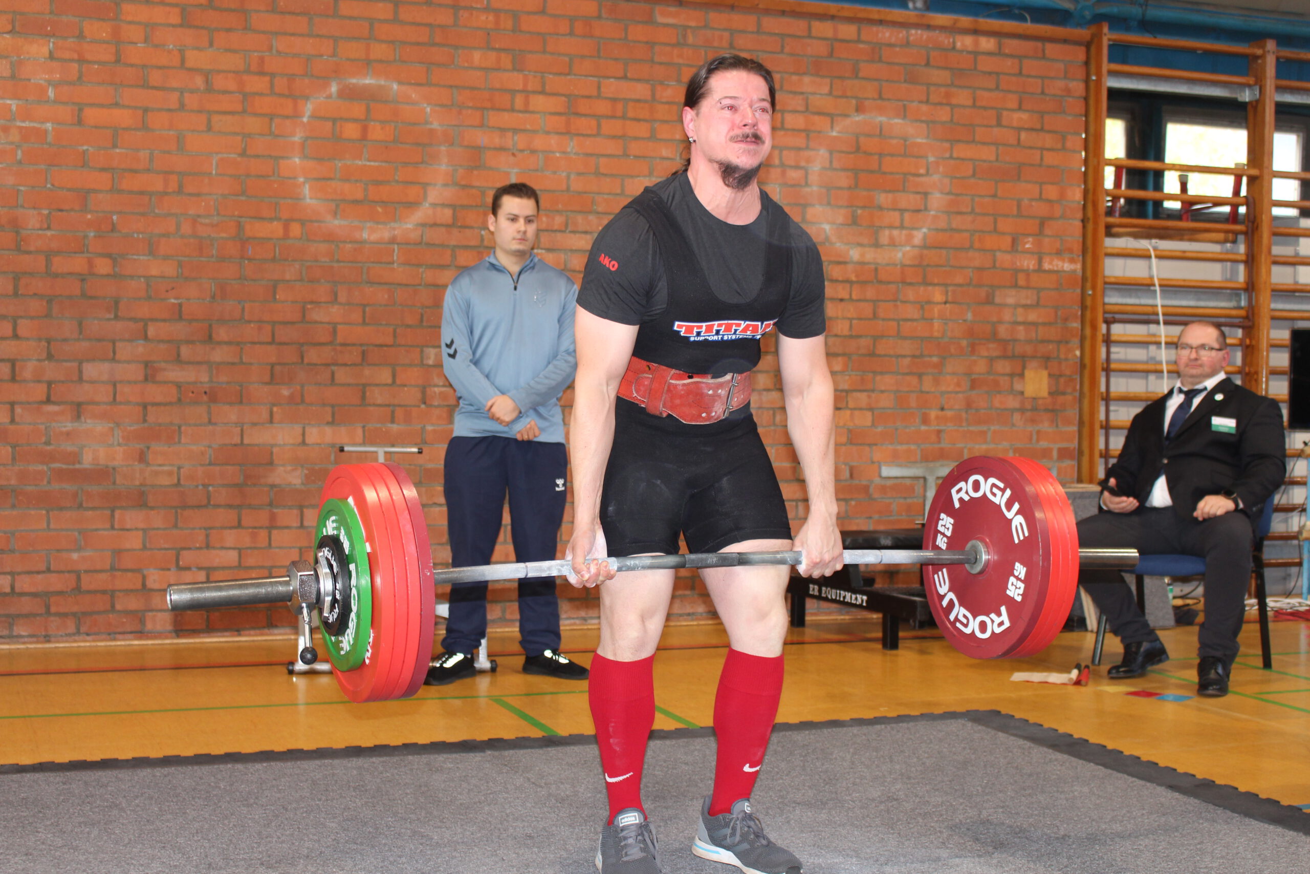 Mit einer Vierteltonne in den Händen kämpfte Bad Lausicks Steven Vierig hier erfolgreich gegen die Schwerkraft